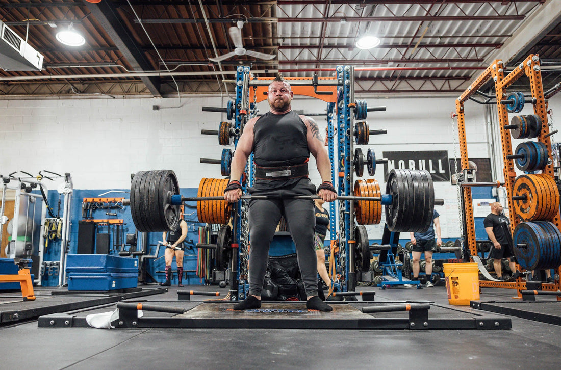 Strongman Rob Kearney deadlifting