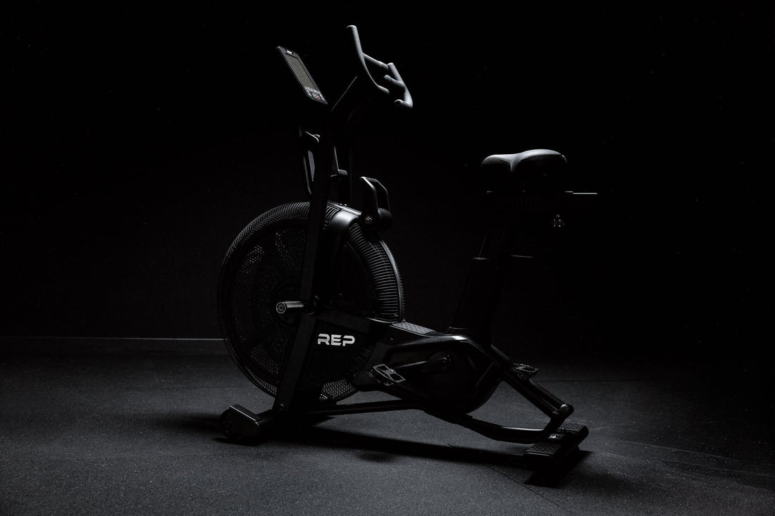 Side view of the Strive™ Air Bike featuring VPR™.