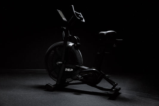 Side view of the Strive™ Air Bike featuring VPR™.