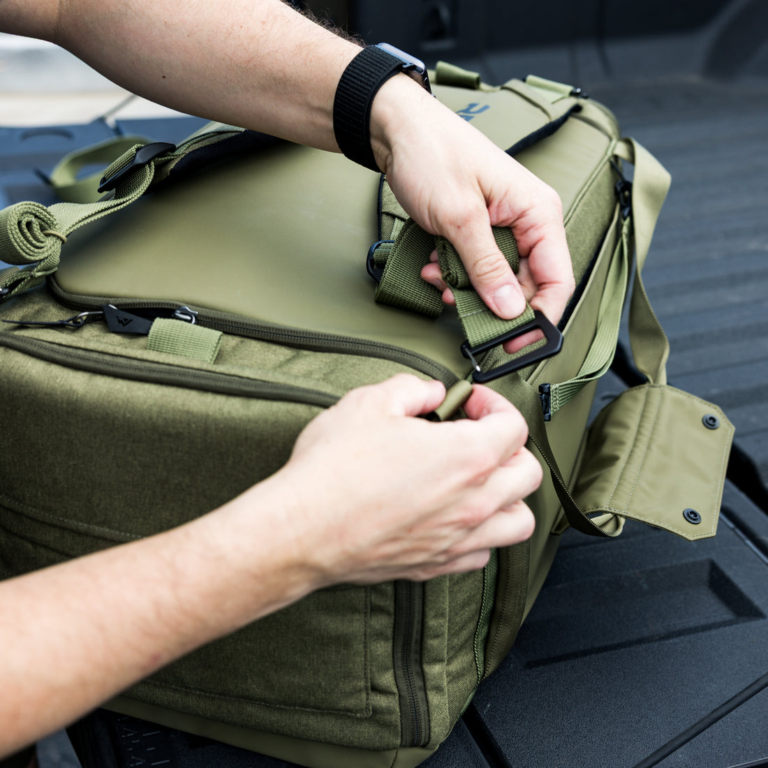 The REP Fitness Slate Duffel Bag attachments