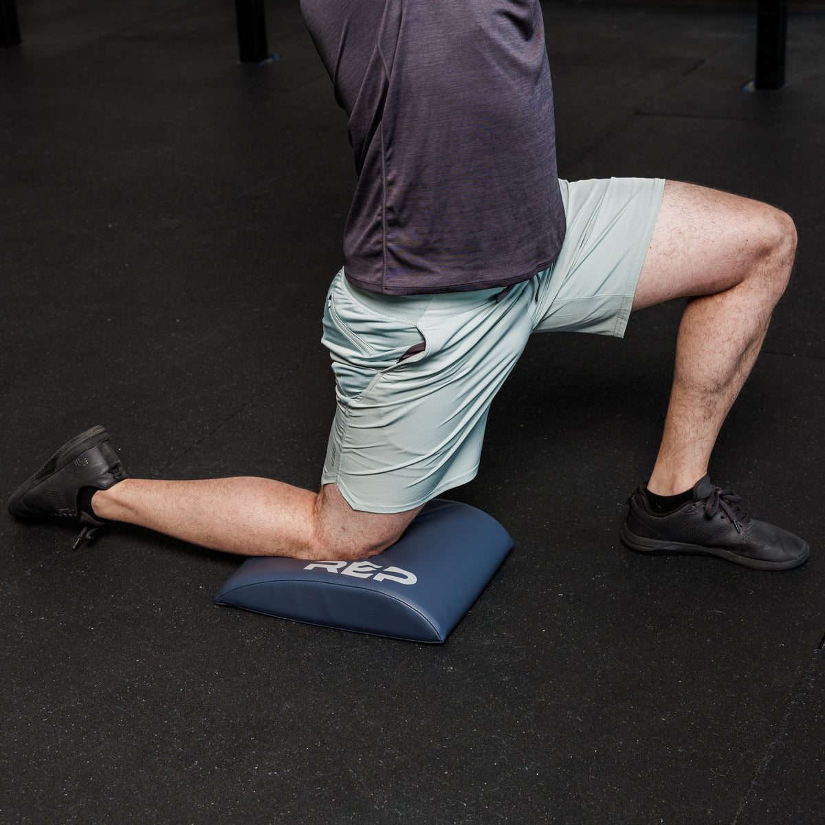 Athlete using rhe REP Fitness Ab Support Mat 2.0 for knee support