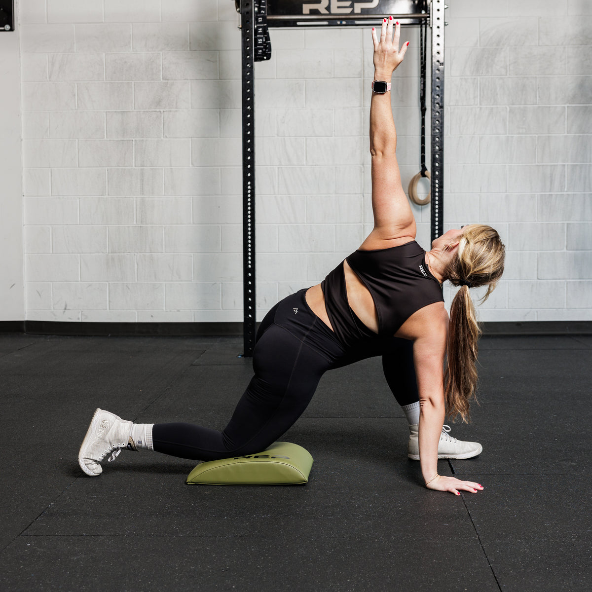 Athlete using the REP Fitness Ab Support Mat 2.0