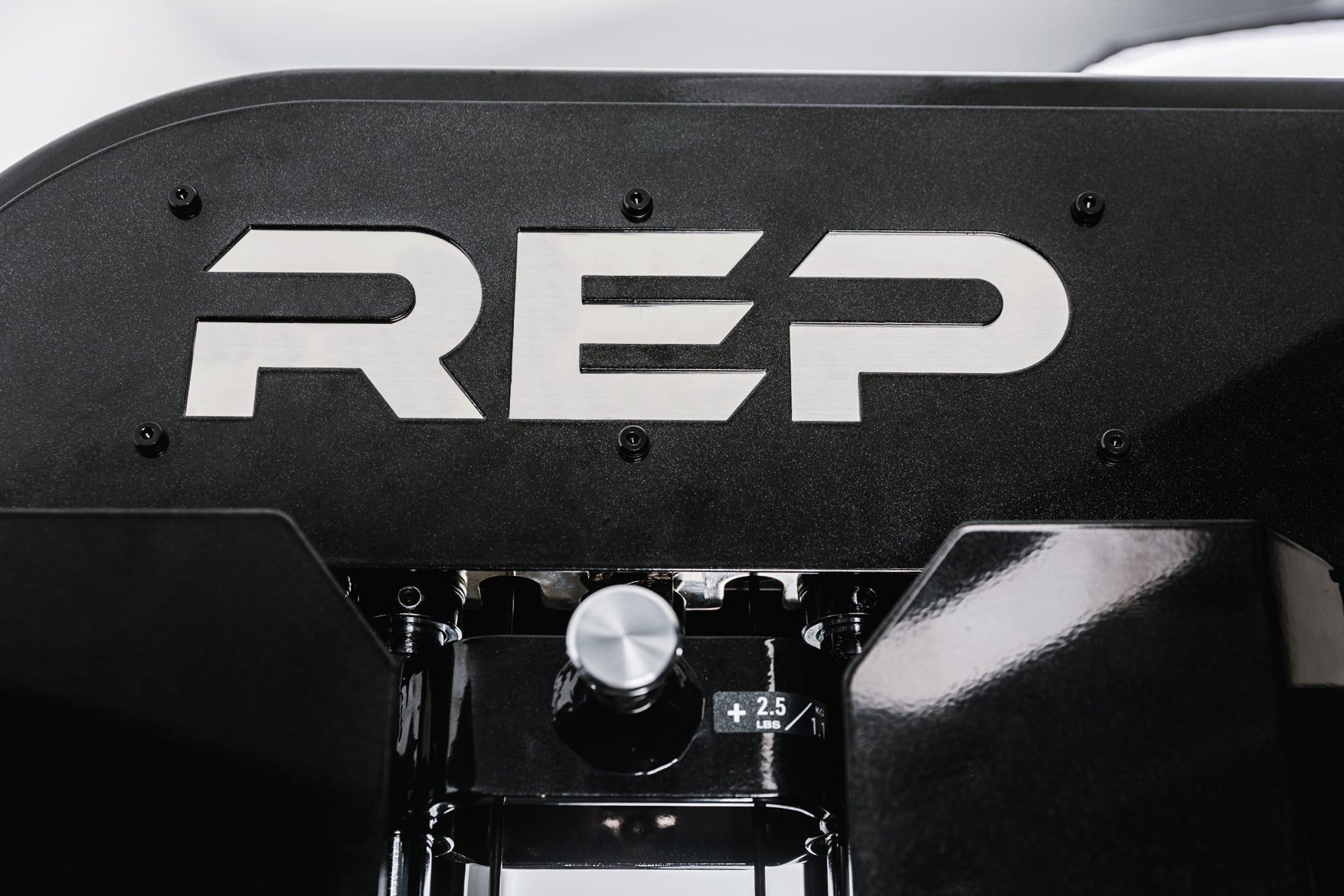 REP logo and drop-down add-on weight for the black version of Arcadia™ max