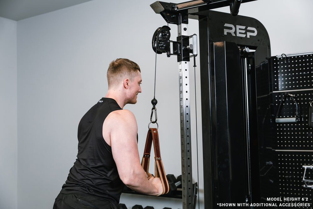 Image of someone doing tricep pressdowns on the black Arcadia™ max