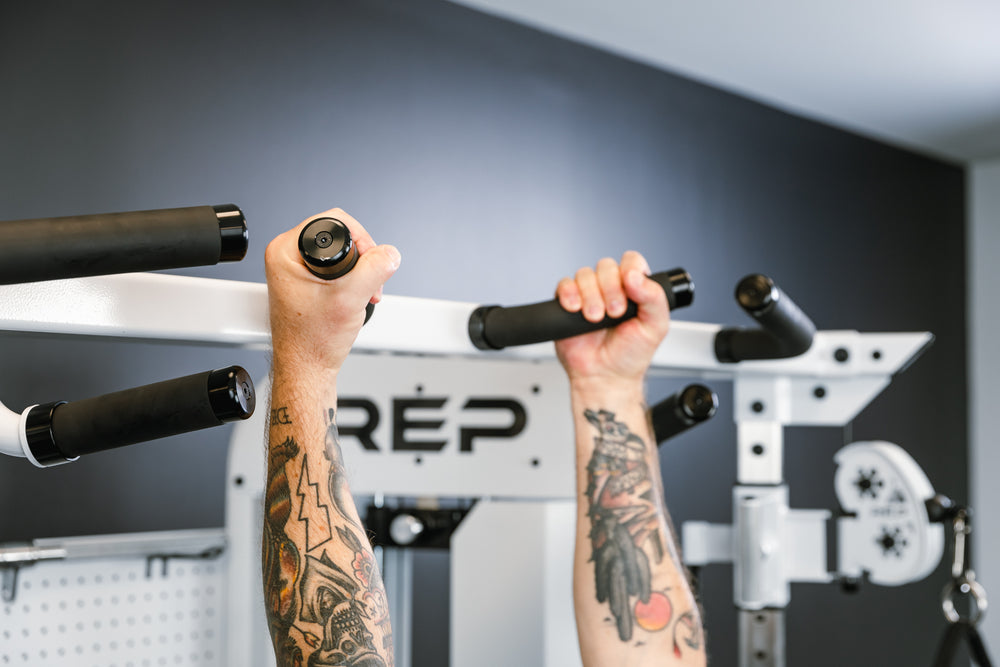 Image of someone about to do chin-ups using the multi-grip pull-up bar on white version of Arcadia™ max