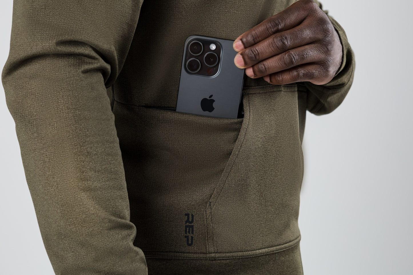 A man wearing the Attis Jacket in 
Heather Olive
