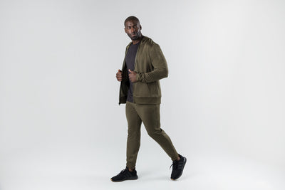 A man wearing the Attis Jacket in 
Heather Olive