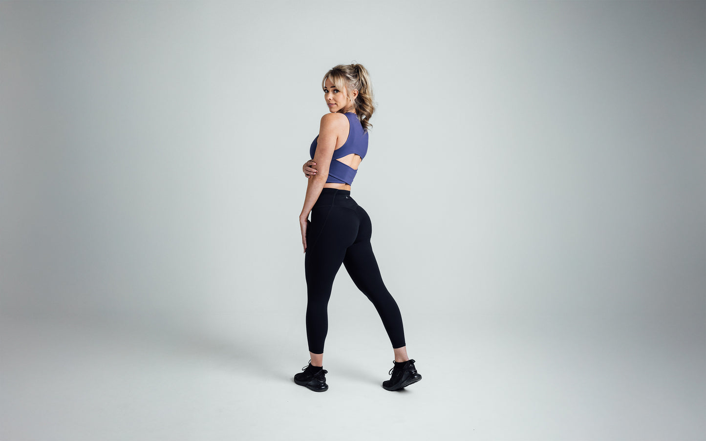 Side shot of an athlete wearing the REP Rhea Tank in Dusk