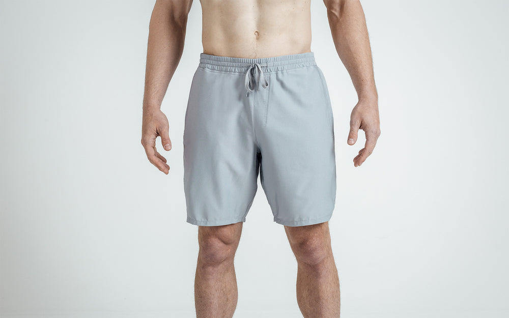 Athlete wearing silver Men's Motus Shorts