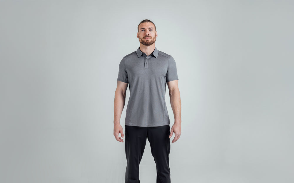 A front shot of an athlete wearing the REP Audax Polo in 
Heather Cool Gray. The forward shoulder seams and angled 
side seams create an athletic look, visually slim waist, and 
accentuate shoulders