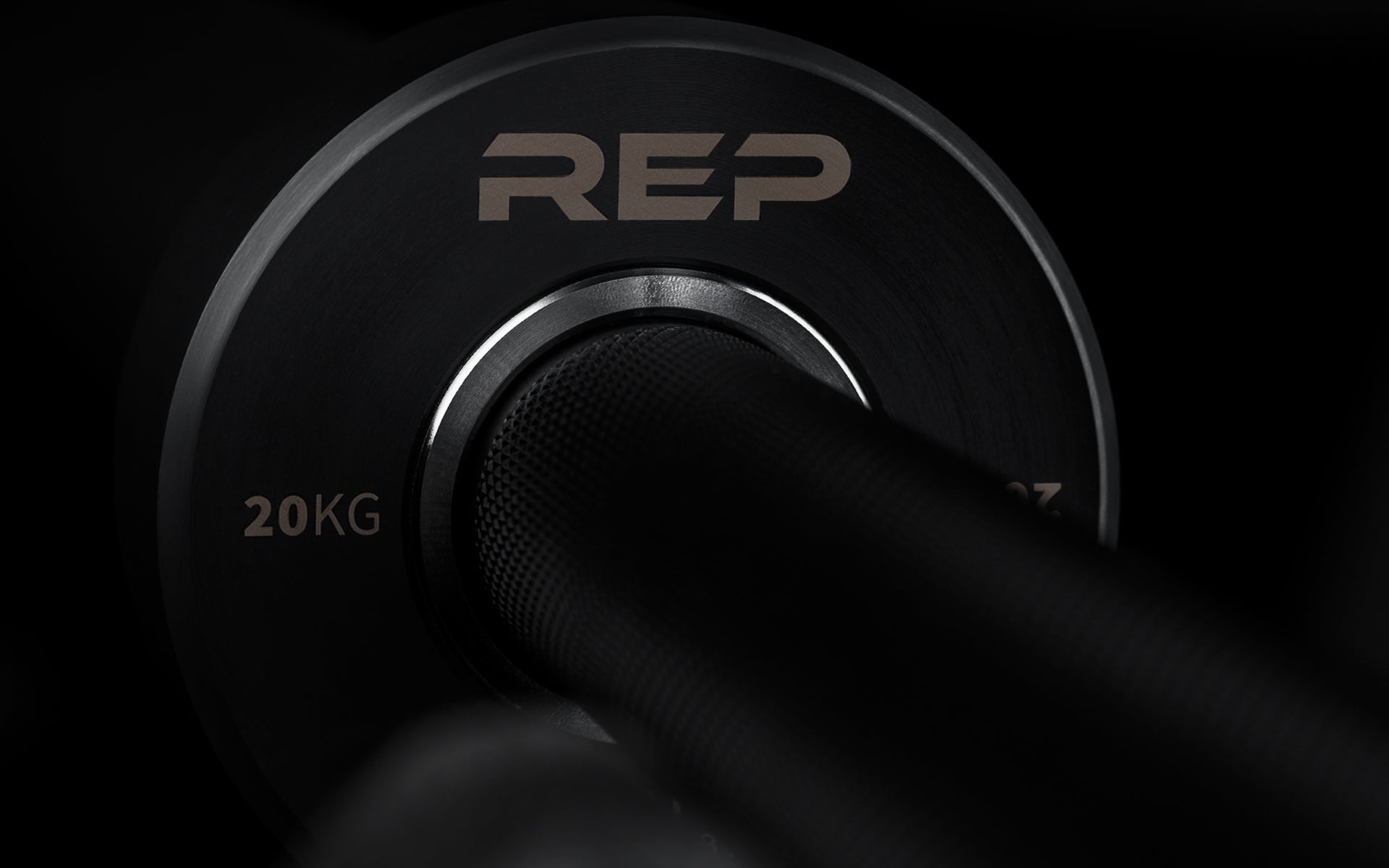 Close-up view of the REP logo and 20kg engraving on the inside part of the collar on a Black Cerakote Black Diamond Power Bar.