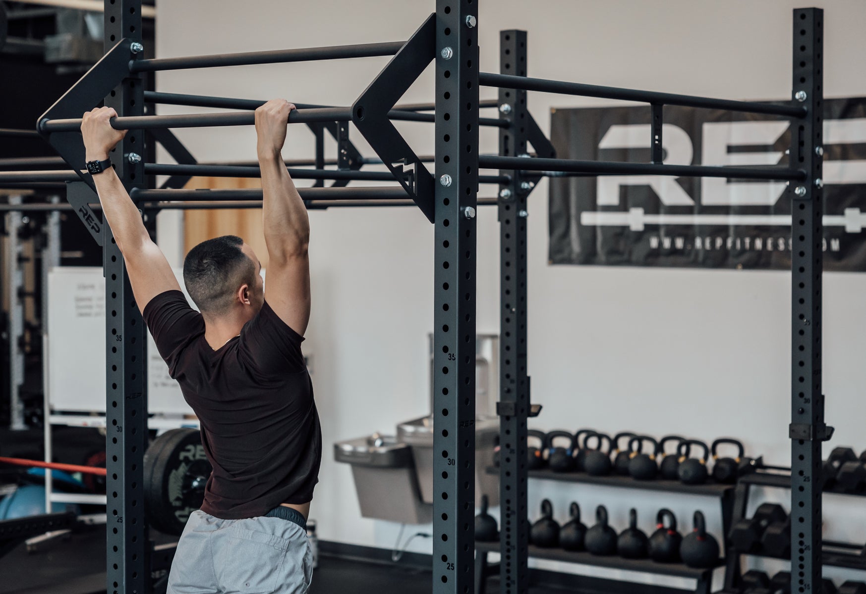 Rig with Tri-Bar Connector being used for kipping pull-ups