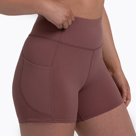 Athlete wearing the mauve REP Women’s Forma Shorts.