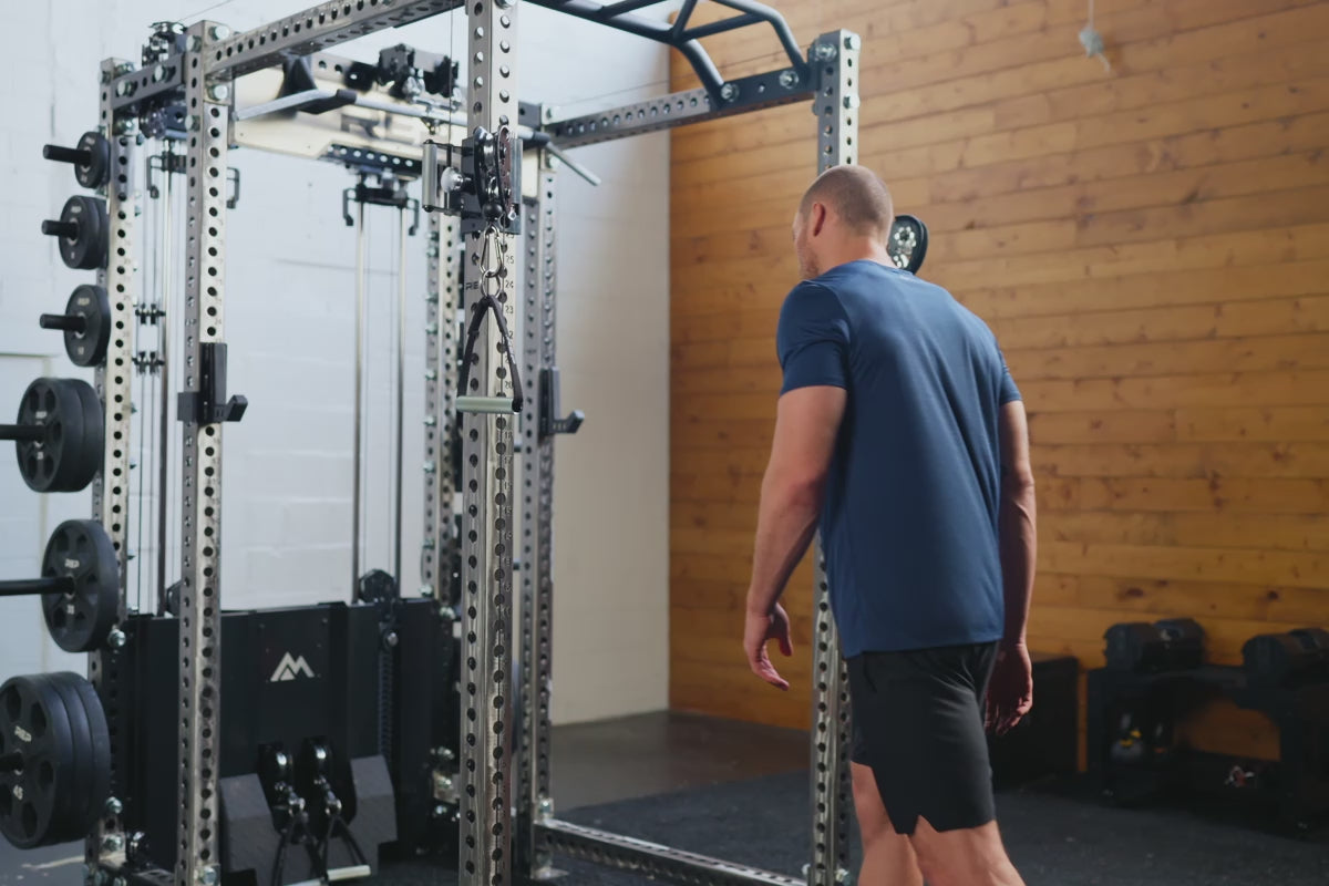 Athlete working out in the black Men’s Motus Shorts